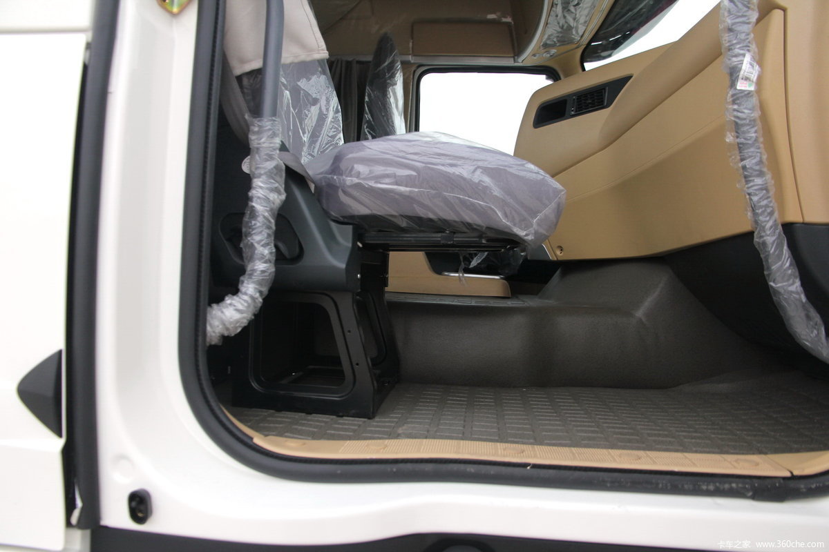 howo-t7h重卡 390马力 6x4 牵引车(zz4257v324hc1b/v2gb-1) 驾驶室_足球倍投方案大全 howo-t7h重卡 390马力 6x4 牵引车(zz4257v324hc1b/v2gb-1) 驾驶室