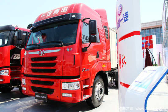 青岛解放 天v重卡 400马力 6x4 lng牵引车(ca4258p2k15t1ne5a80)