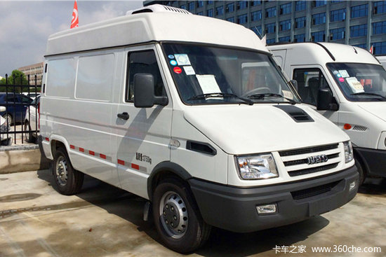 南京依维柯 129马力 4x2 冷藏车(程力威牌)(clw5040xlcn5)