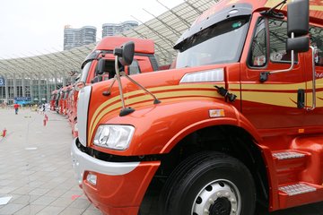 一汽柳特安捷l5r重卡420马力6x4长头牵引车ca4255k2e5r5t1a92