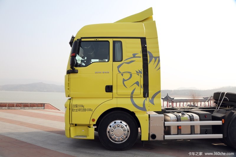 c7h  中国重汽 汕德卡sitrak c7h重卡 智能版 540马力 6x4自动挡牵引