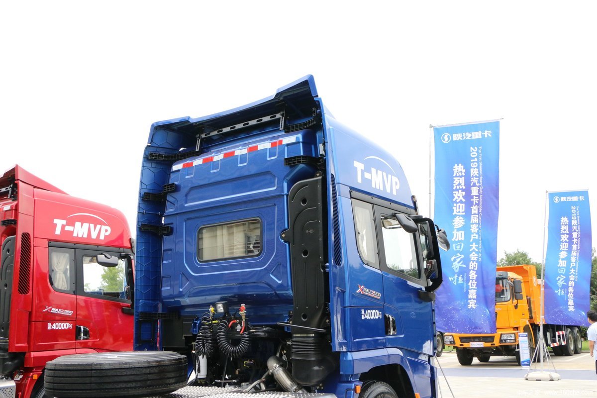 【图】陕汽重卡 德龙x5000 550马力 6x4牵引车(蓝色)