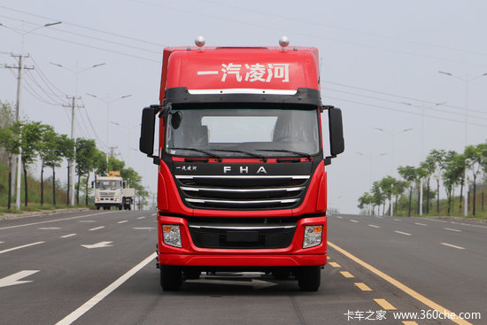 一汽凌河f200重卡580马力6x4牵引车国六
