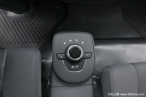 自动挡跃进箱式轻卡到店欢迎新老卡友到店品鉴