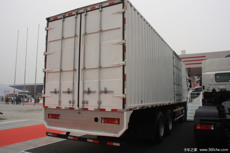 6米厢式载货车(yc5310xxyfy2py) 外观