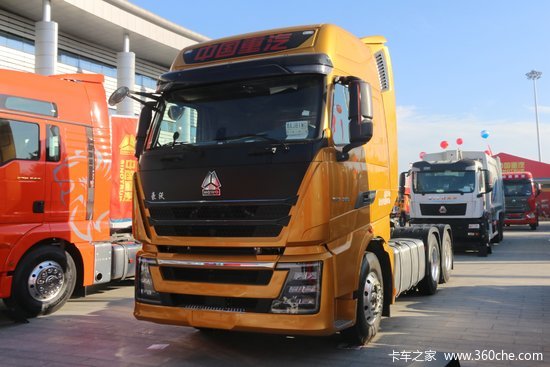 中国重汽 howo t7h重卡 460马力 6x4 cng amt自动挡牵引车(国六(zz