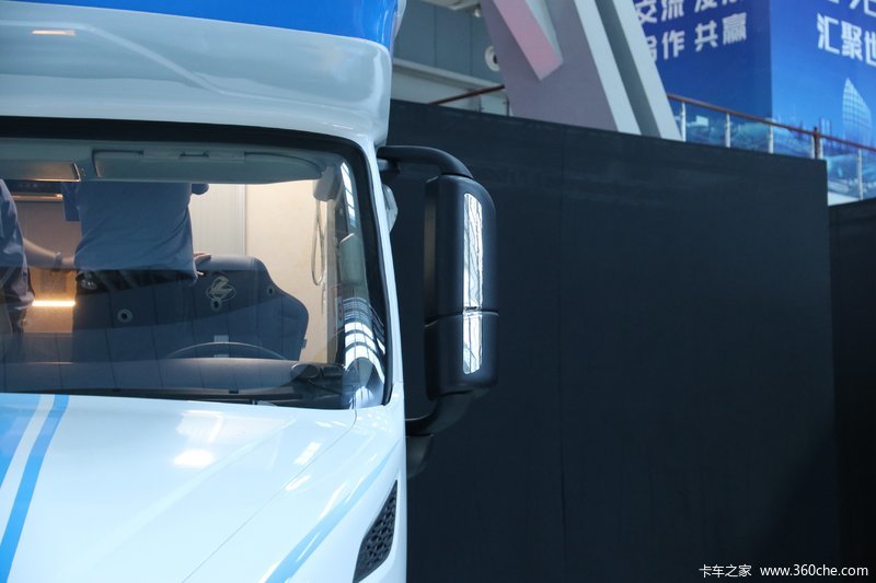 【图】东风柳汽 乘龙t7c生活舱 600马力 6x4 amt自动挡牵引车(国六)