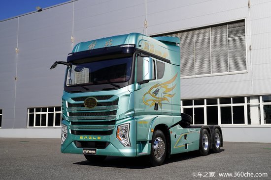 青岛解放鹰途商务舱560马力6x4amt自动挡牵引车速比3417国六ca4259p35