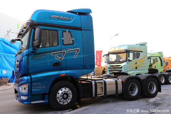 一汽解放j7重卡560马力6x4牵引车国六