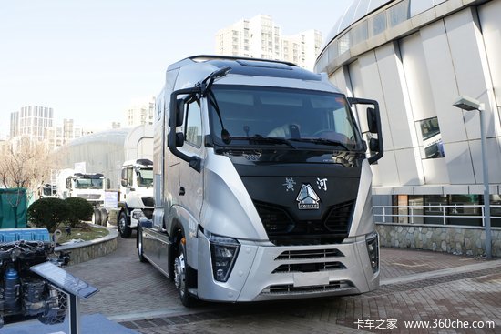 中国重汽黄河x7重卡490马力4x2amt自动挡牵引车国六zz4187w361xf1