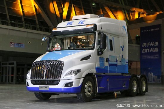 东风柳汽乘龙t7房车560马力6x4amt自动挡牵引车