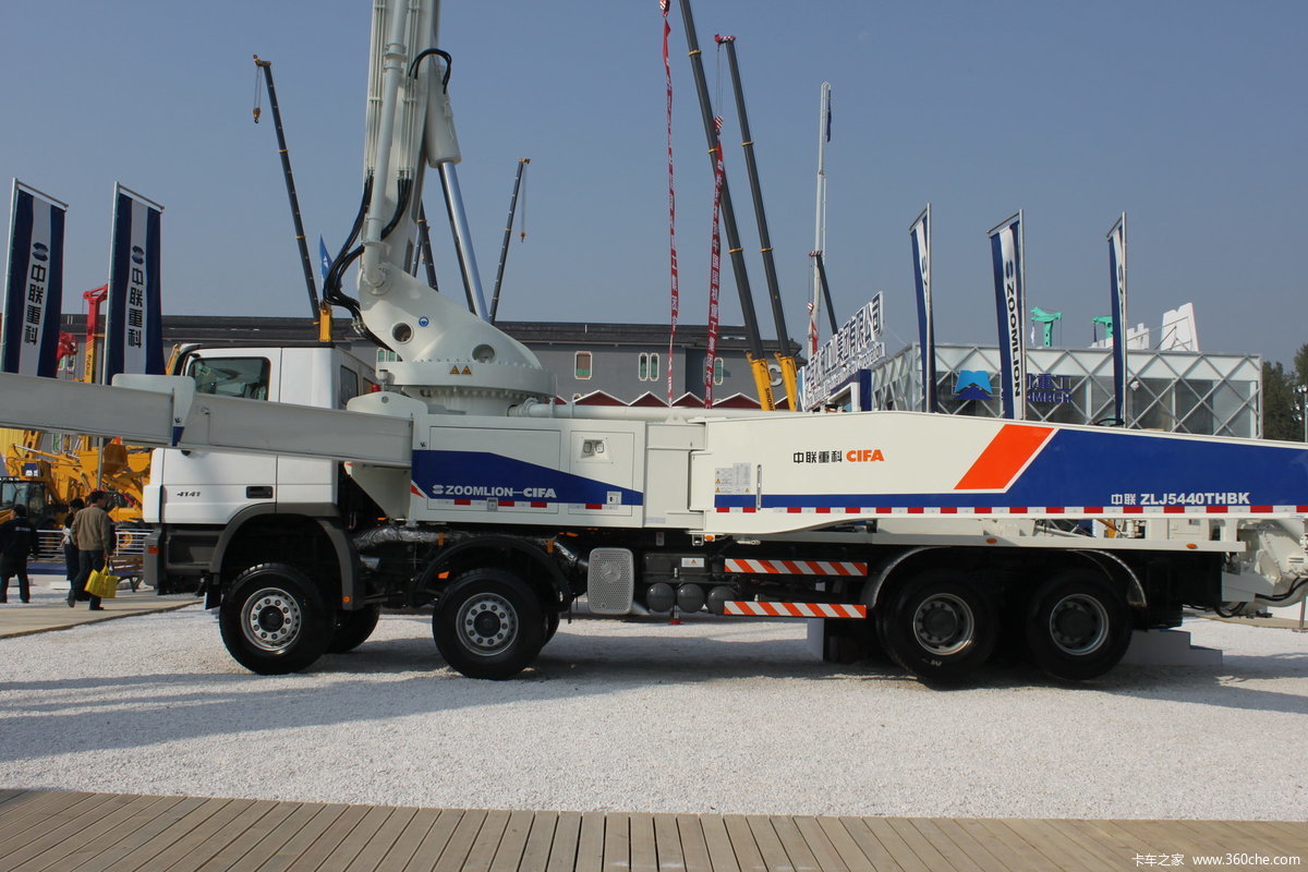 【图】中联重科 47米混凝土泵车(奔驰底盘)_实拍图片_101283_卡车之家