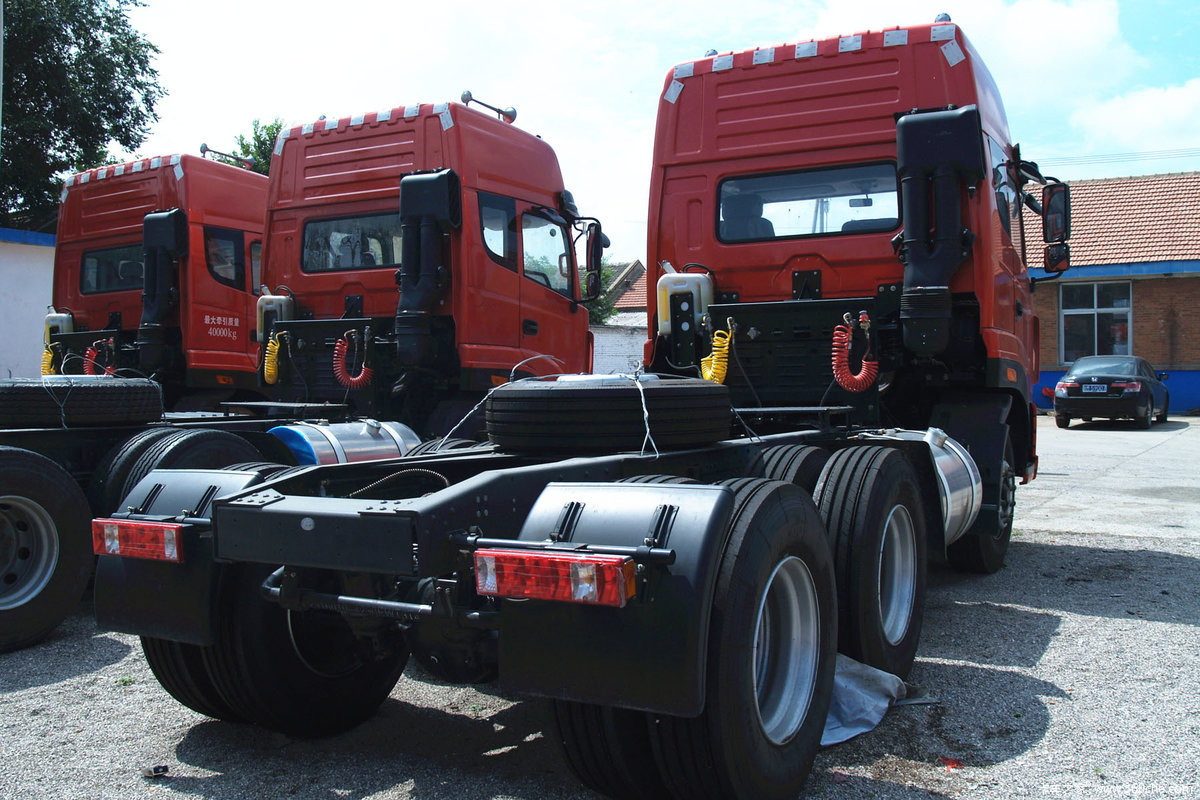 【图】精功 远征重卡 340马力 6x4 牵引车(zjz4250dpt4az3)_实拍图片