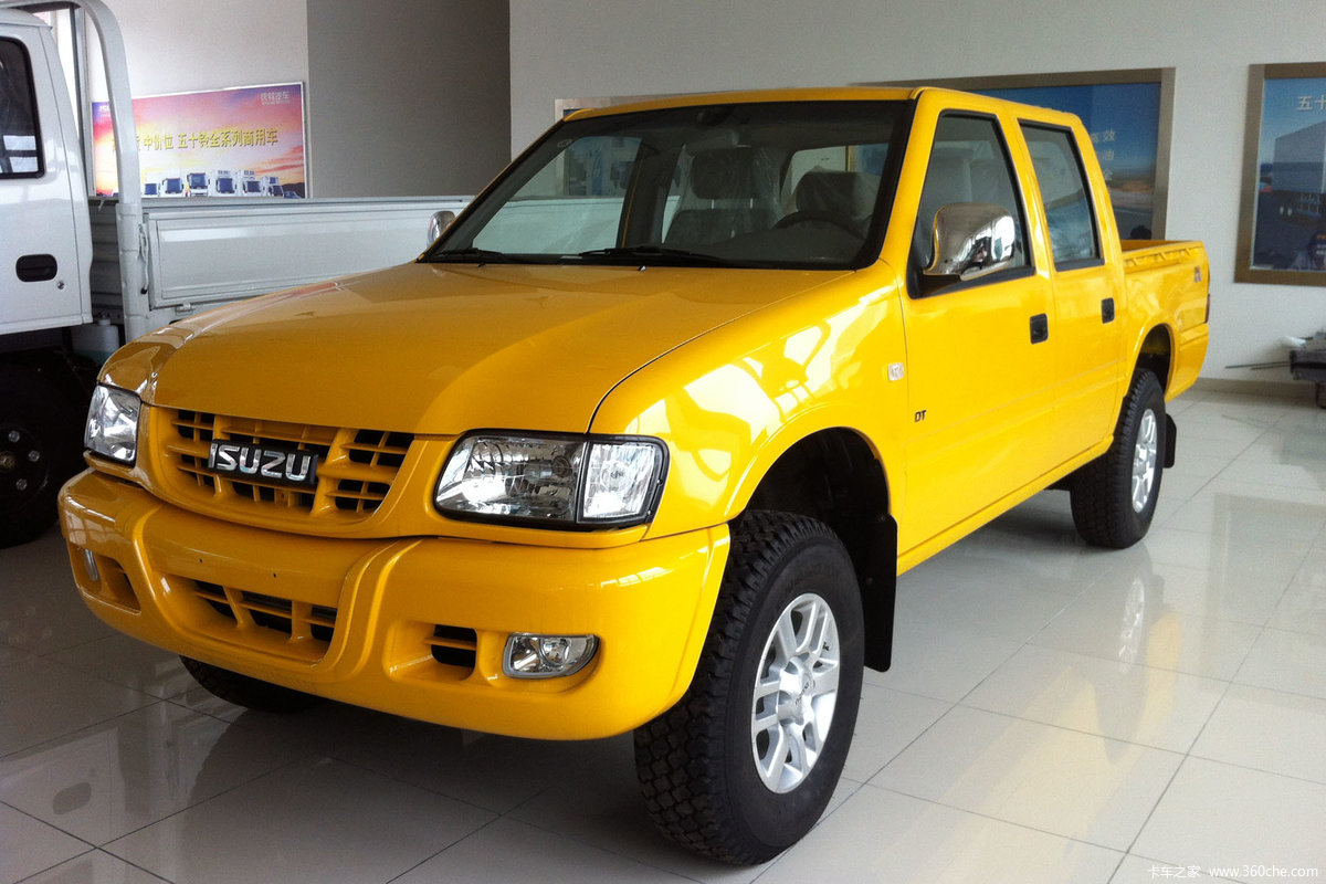 庆铃 五十铃tf 庆铃五十铃 tf系列 2.8l柴油 四驱 双排皮卡 外观