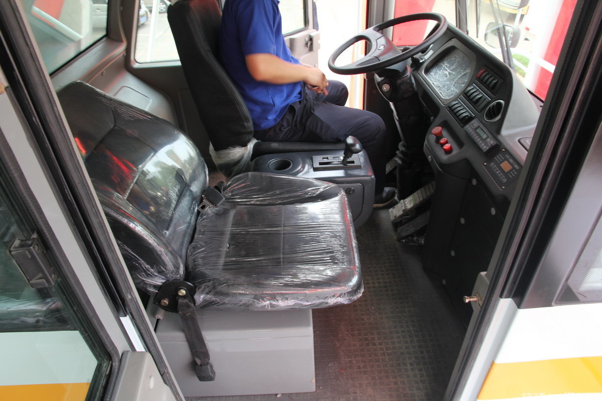 郑州宇通 宇通牌 宇通重工 533马力 4x2 宽体矿用自卸车 驾驶室