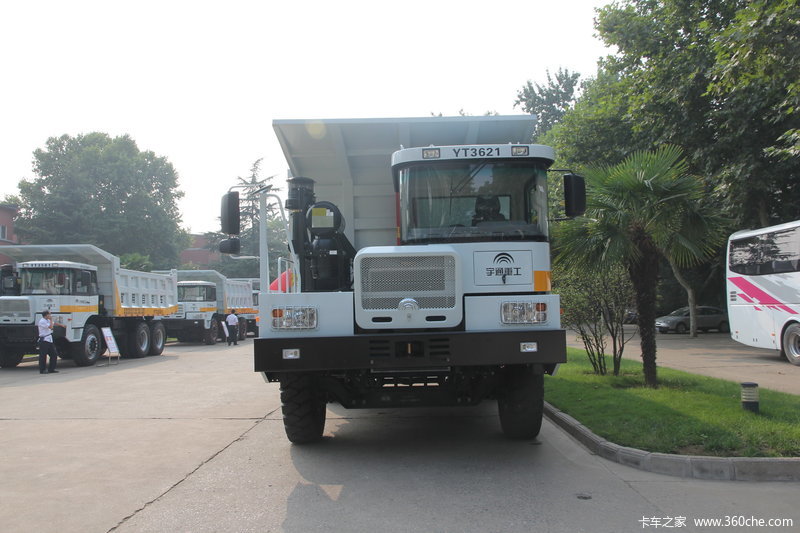 宇通重工 375马力 6x4 宽体矿用自卸车(40吨)