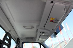 依维柯 Daily中卡 146马力 4X2单排栏板载货车