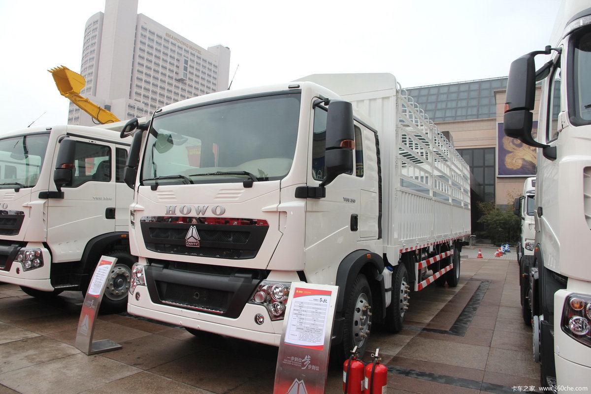 中国重汽 HOWO T5G重卡 310马力 6X2 9.5米仓栅式载货车