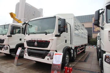 中国重汽 HOWO T5G重卡 310马力 6X2 9.5米仓栅式载货车(ZZ5257CCYN56CGD1)