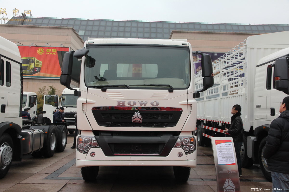 中国重汽 HOWO T5G系重卡 280马力 8X4 5.8米自卸车