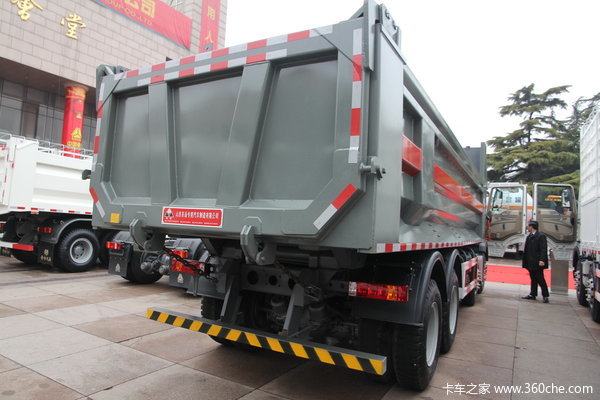 中国重汽 HOWO T5G重卡 340马力 8X4 6.8米自卸