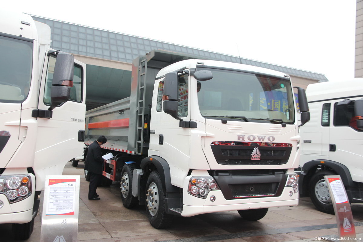 中国重汽 HOWO T5G系重卡 310马力 8X4 7.6米自卸车