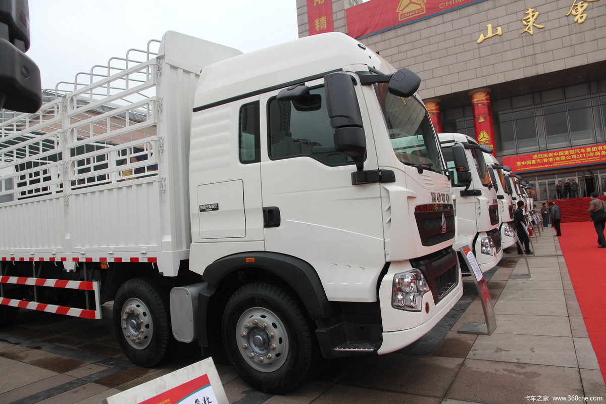 中国重汽 HOWO T5G重卡 280马力 6X2 9.52米仓栅式载货车