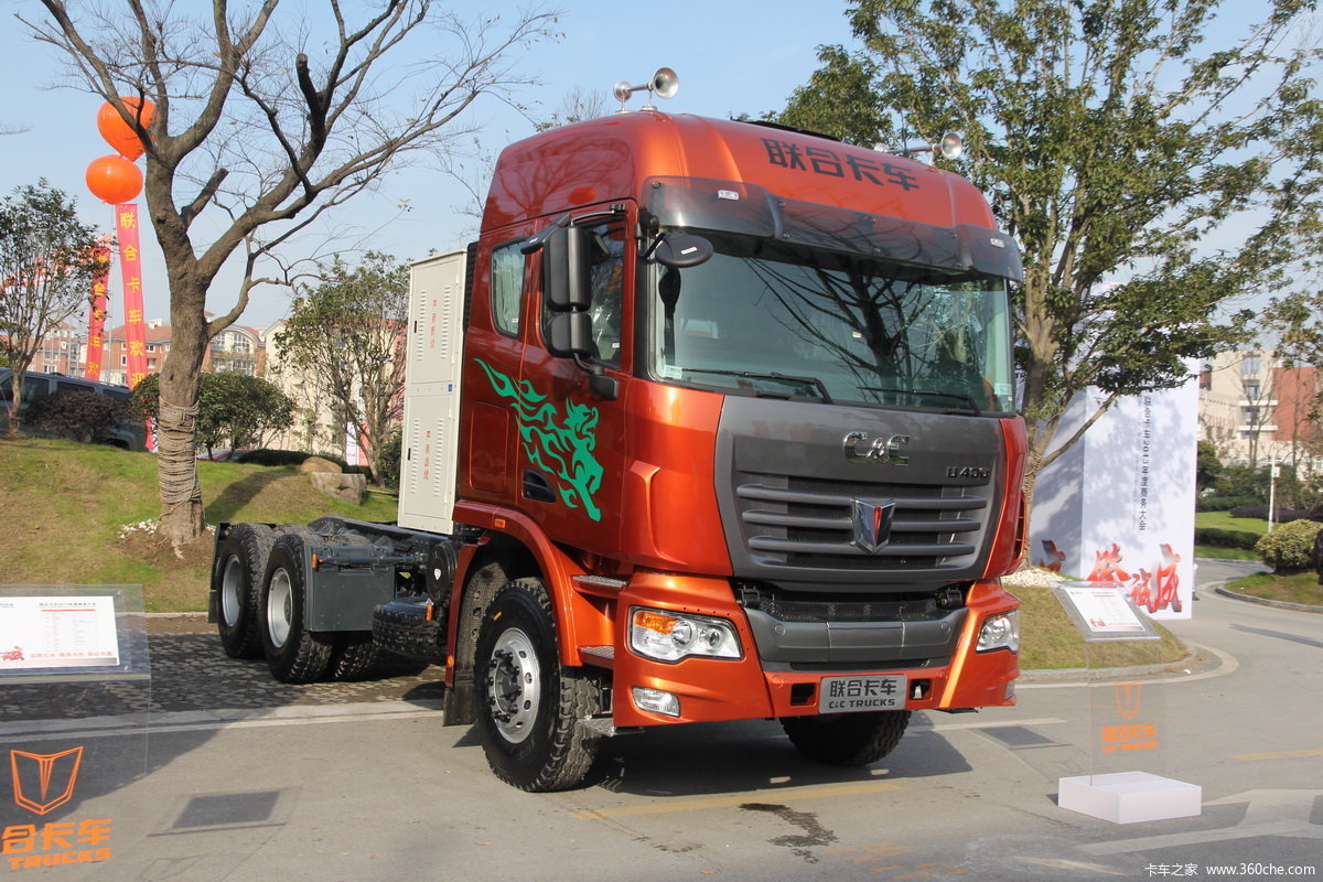 联合卡车 U400重卡 超重载型 400马力 6X4 LNG牵引车
