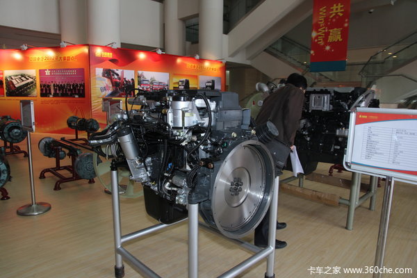 中国重汽MC07.34-40 340马力 7L 国四 柴油发动机