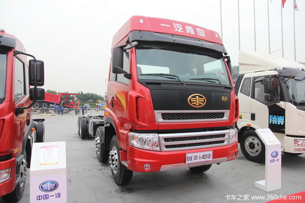 青岛解放 新大威重卡 280马力 8X4 9.5米栏板载货车(SCR)(CA1311P2K2L7T4E4A80)