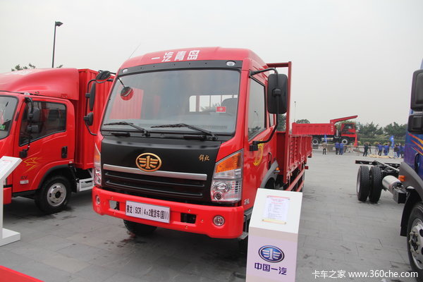 青岛解放 赛龙中卡 140马力 4X2 6.8米排半栏板载货车(SCR)(CA1169PK2L2E4A80)
