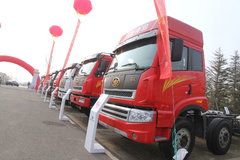 青岛解放 途V重卡 280马力 8X4 LNG 9.5米排半栏板载货车(CA1313P2K15L7T4NA80)