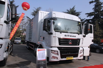 中国重汽 汕德卡 SITRAK C5H重卡 280马力 8X4 9.5米厢式载货车(ZZ5316XXYM466GD1)