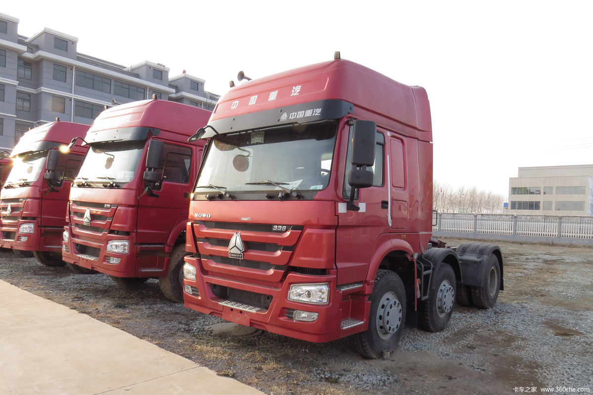 中国重汽 HOWO重卡 340马力 6X2 LNG牵引车