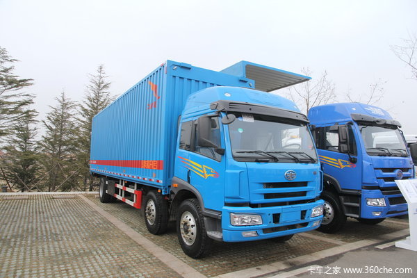 青岛解放 悍威(J5M)重卡 220马力 6X2 9.5米厢式排半载货车(CA5253CLXYP7K2L11T3AE)