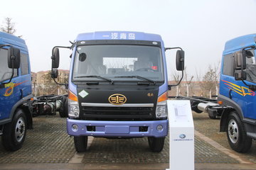 青岛解放 赛龙中卡 194马力 4X2 7.2米排半厢式载货车(CA5160XXYPK2L5NA80-3)