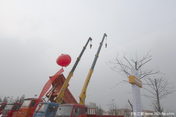 徐州解放底盘随车吊 8吨吊机仅需31.5万