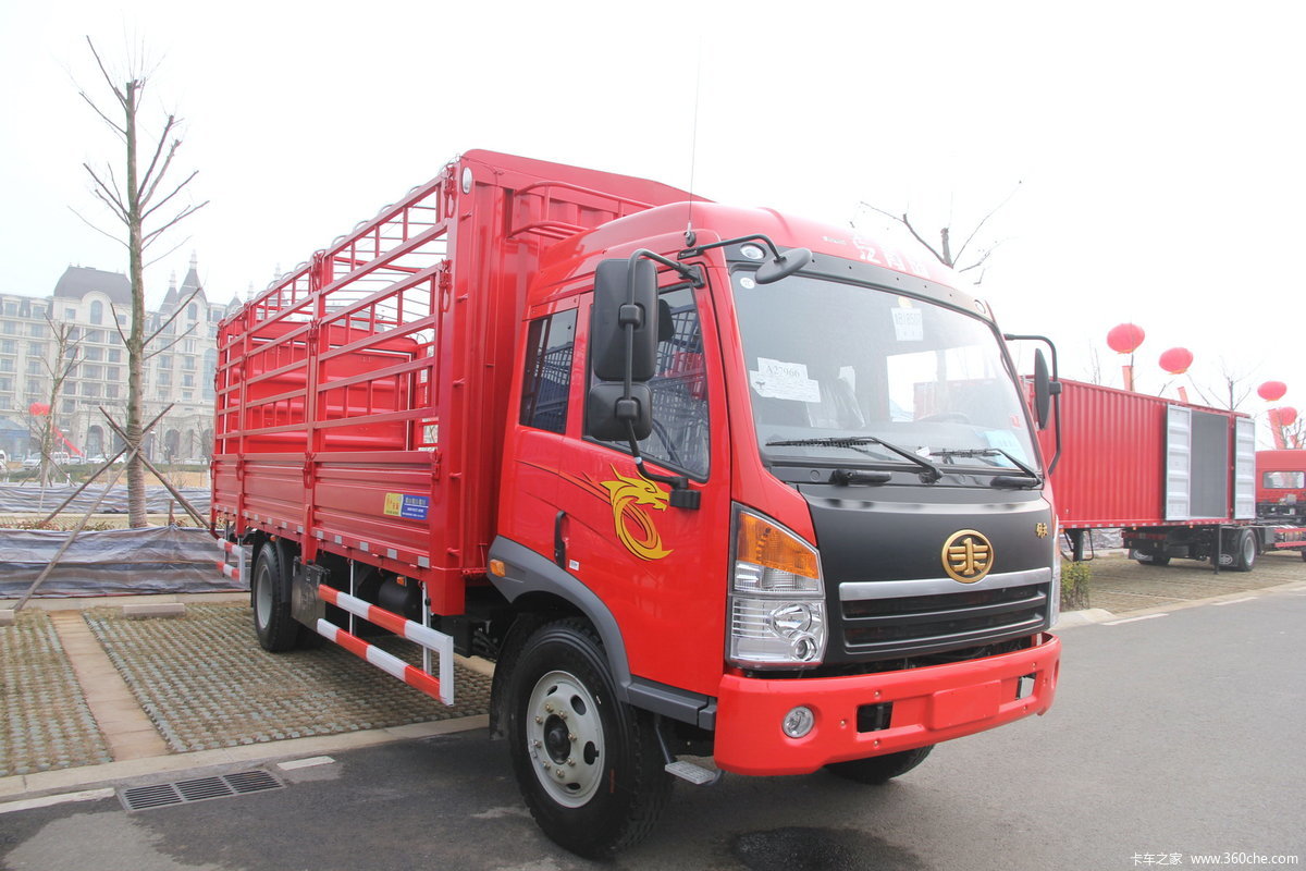 青岛解放 赛龙中卡 140马力 4X2 6.2米仓栅式载货车