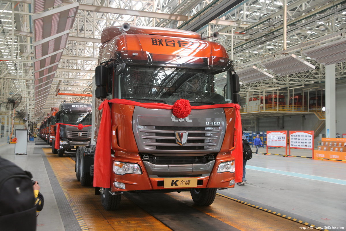 联合卡车 U400重卡 超重载型 K金版 400马力 6X4 LNG牵引车