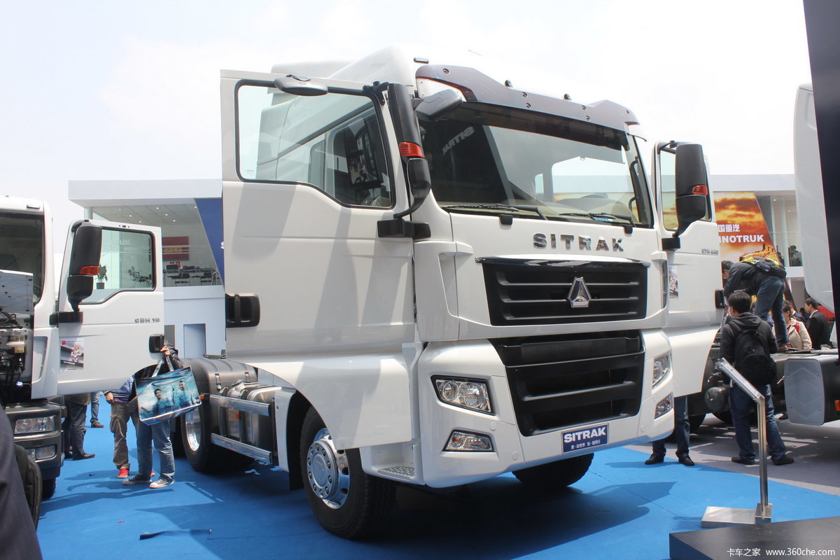 中国重汽 SITRAK C7H重卡 440马力 6X4 (宽体高顶驾驶室)牵引车