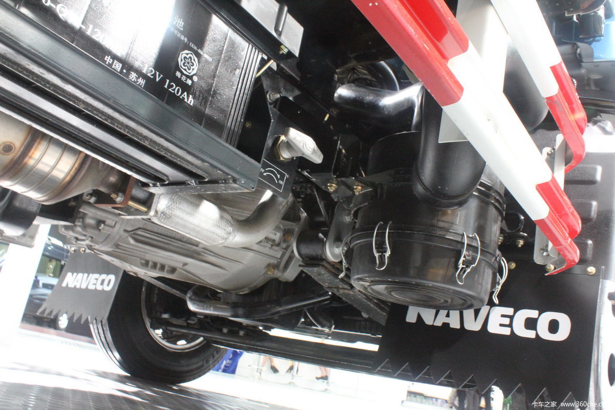 南京依维柯 超越c300系列 112马力 厢式轻卡