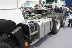中国重汽 HOWO-T7H重卡 豪华版 400马力 6X4 牵引车(平地板)(ZZ4257V324HD1)