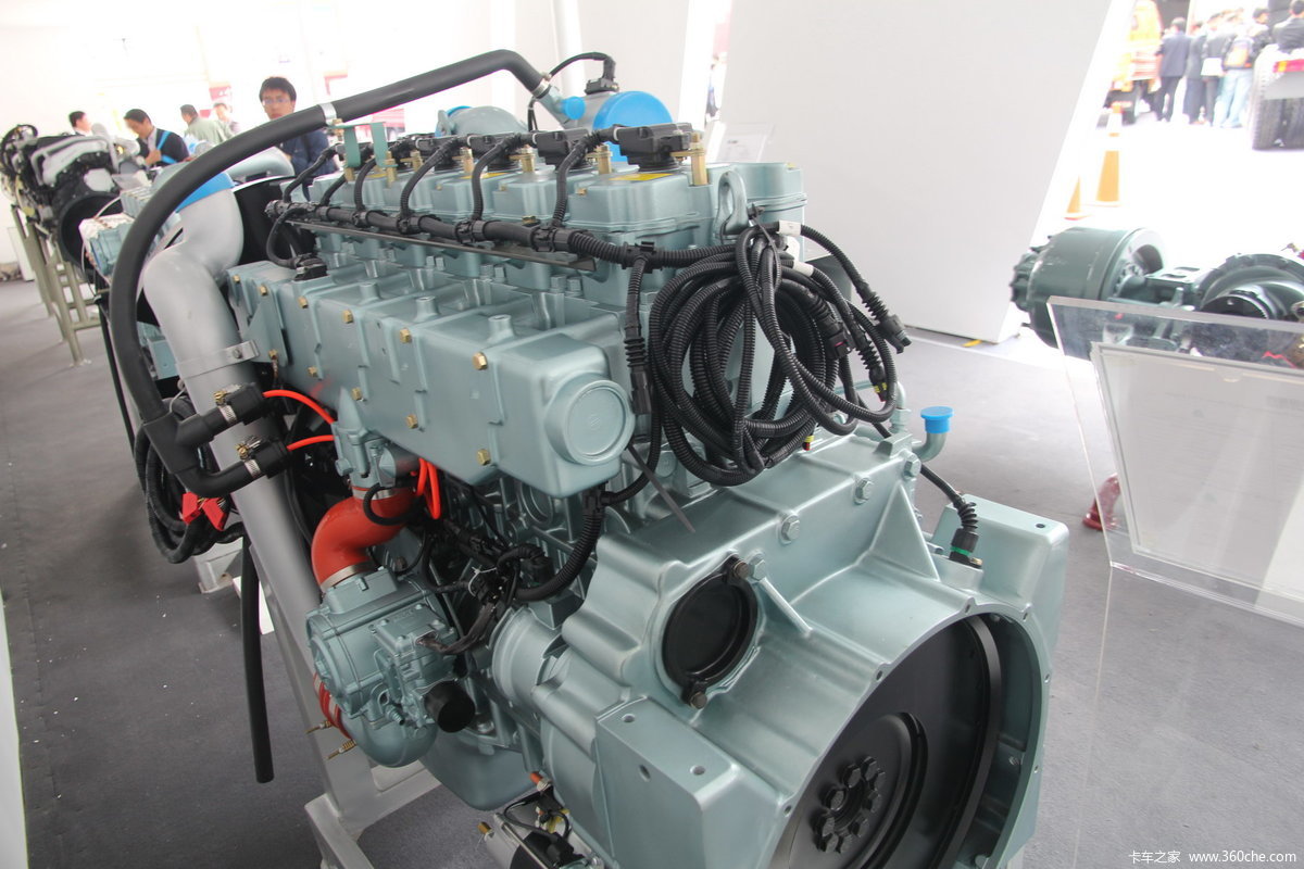中国重汽T12.40-50 400马力 12L 国五 天然气发动机