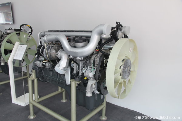 中国重汽MC13.54-30 540马力 13L 国三 柴油发动机