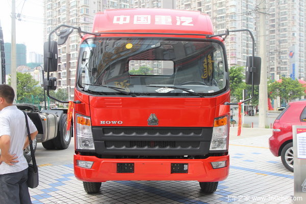 中国重汽HOWO 悍将 140马力 6.2米排半栏板载货车(ZZ1127G4715D)