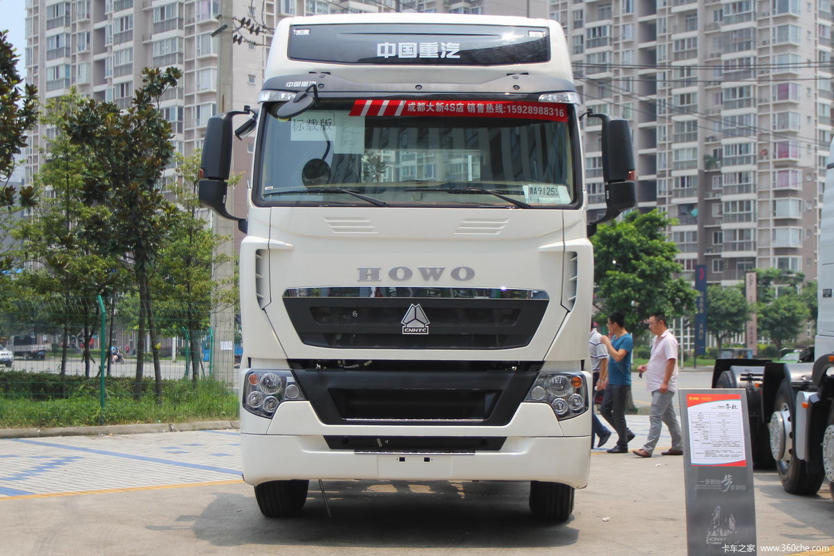 中国重汽 HOWO-T7H重卡 440马力 6X4 牵引车
