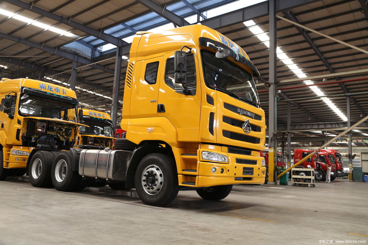 【图】东风柳汽 乘龙康明斯m7c重卡 380马力 6x4 牵引车(黄色)_实拍