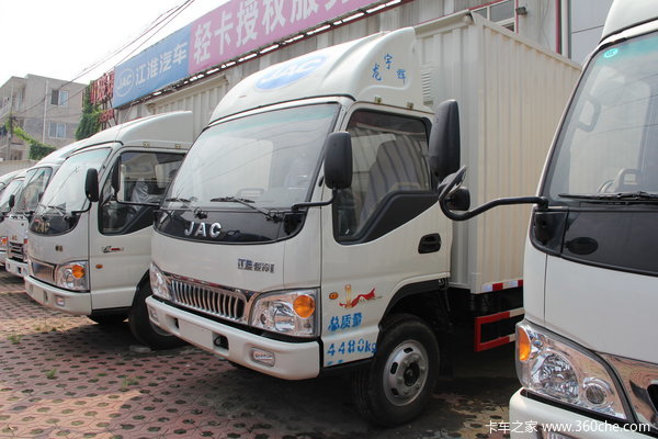 江淮 骏铃E6 120马力 4.18米单排厢式轻卡(HFC5080XXYP91K2C2)