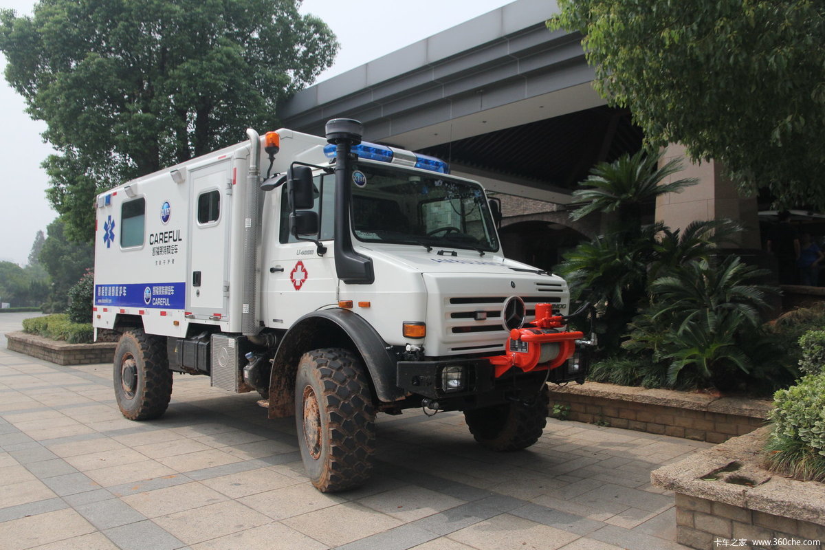 奔驰 Unimog系列 220马力 4X4越野救护车(型号U4000)