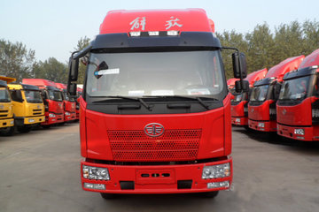 一汽解放 J6L中卡 180马力 6X2 8.7米仓栅式载货车(CA5250CCYP62K1L7T3E4)